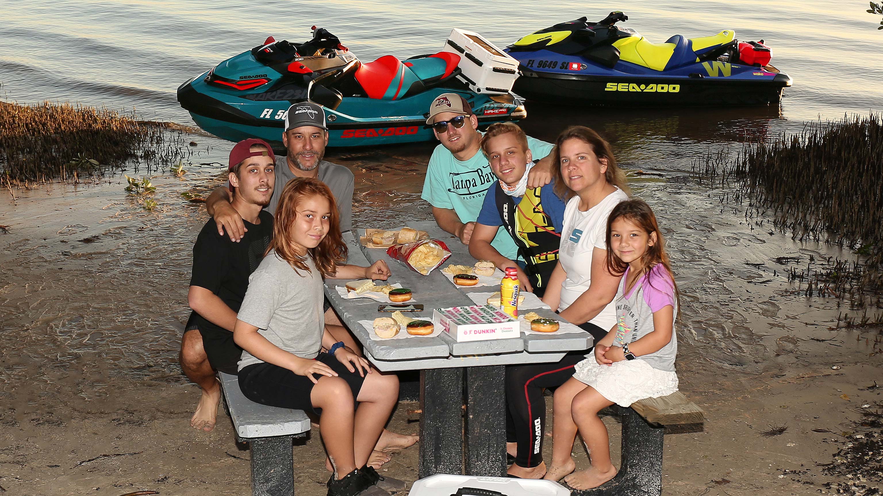 Randy Cabrera so svojou rodinou po jazde na  Sea-Doo