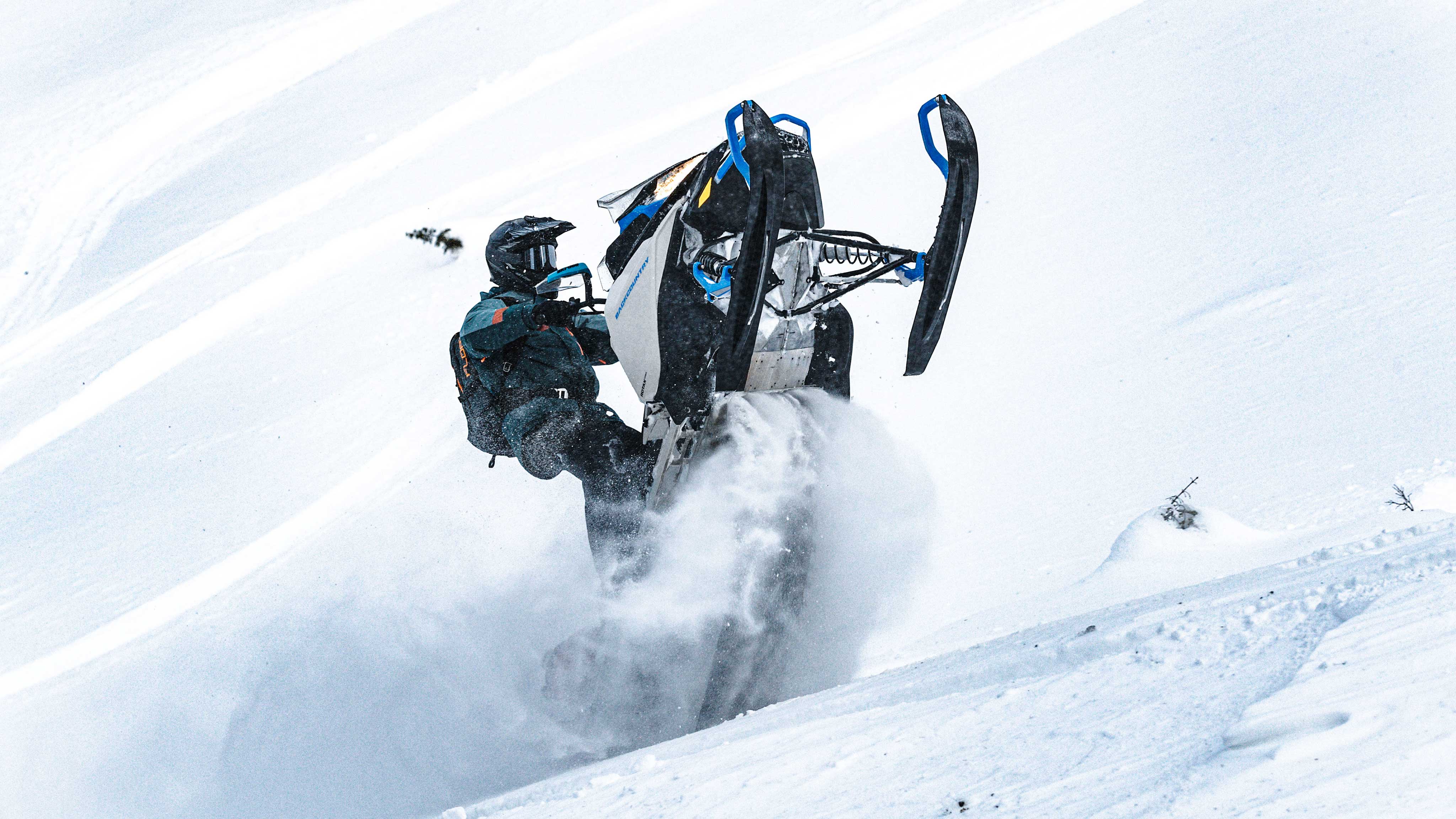 2022 Ski-Doo Backcountry: kolesa v globokem snegu