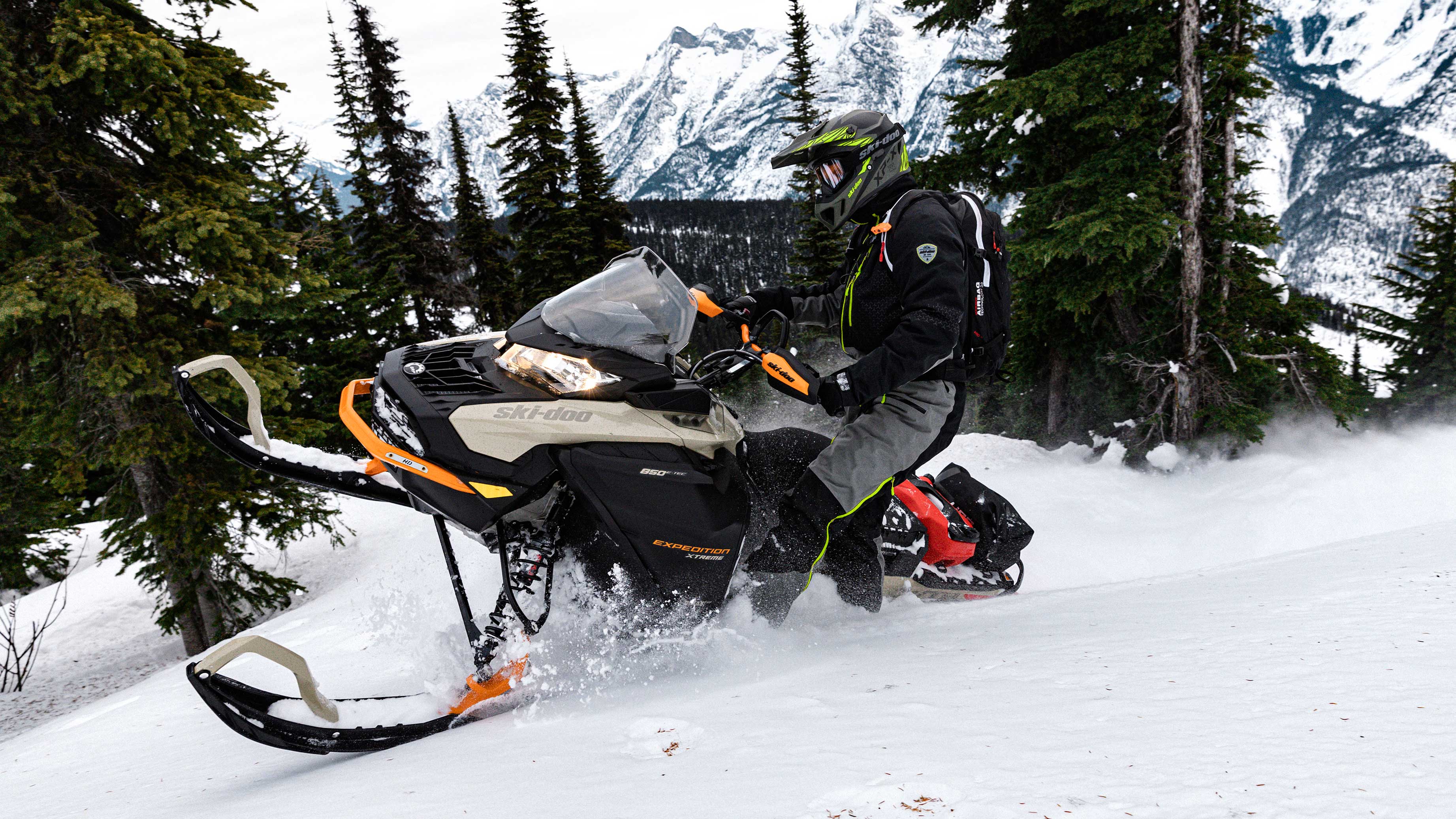 2022 Ski-Doo Expedition carving on a trail