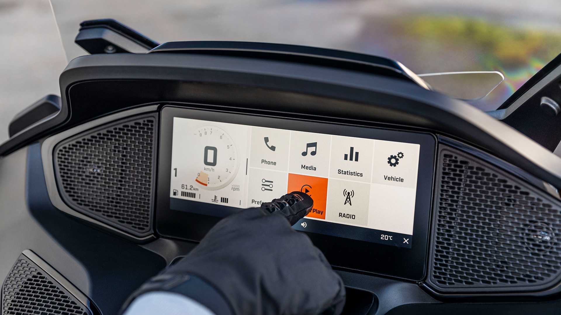 10,25-palčni zaslon na dotik z BRP Connect v Apple CarPlay