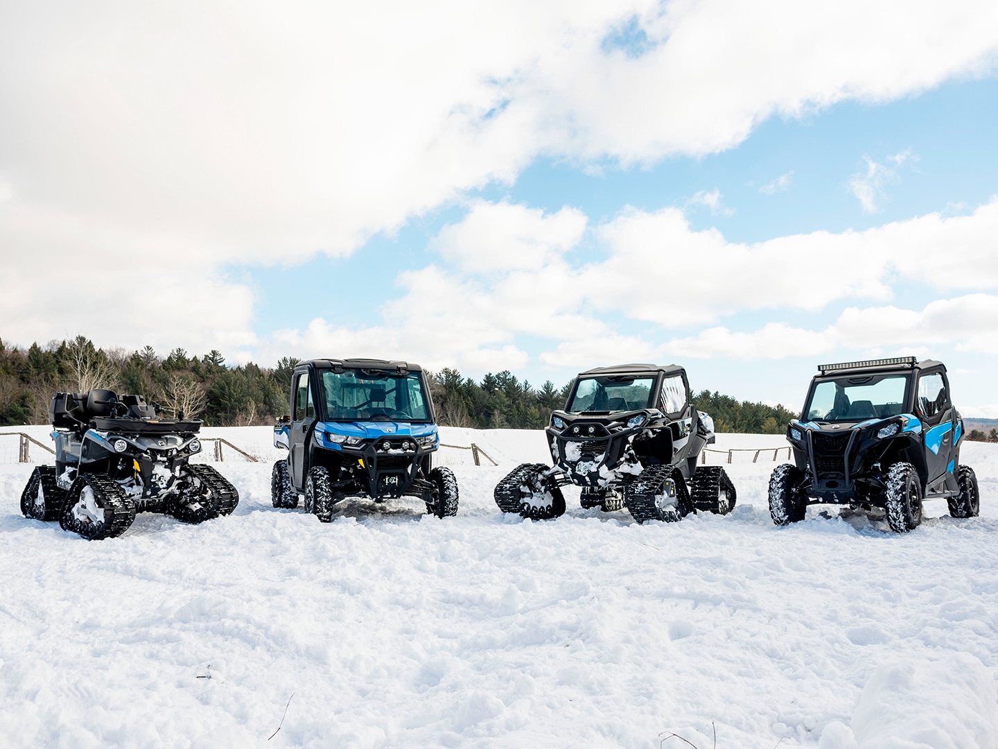 Pojazdy Can-Am stoją na śniegu