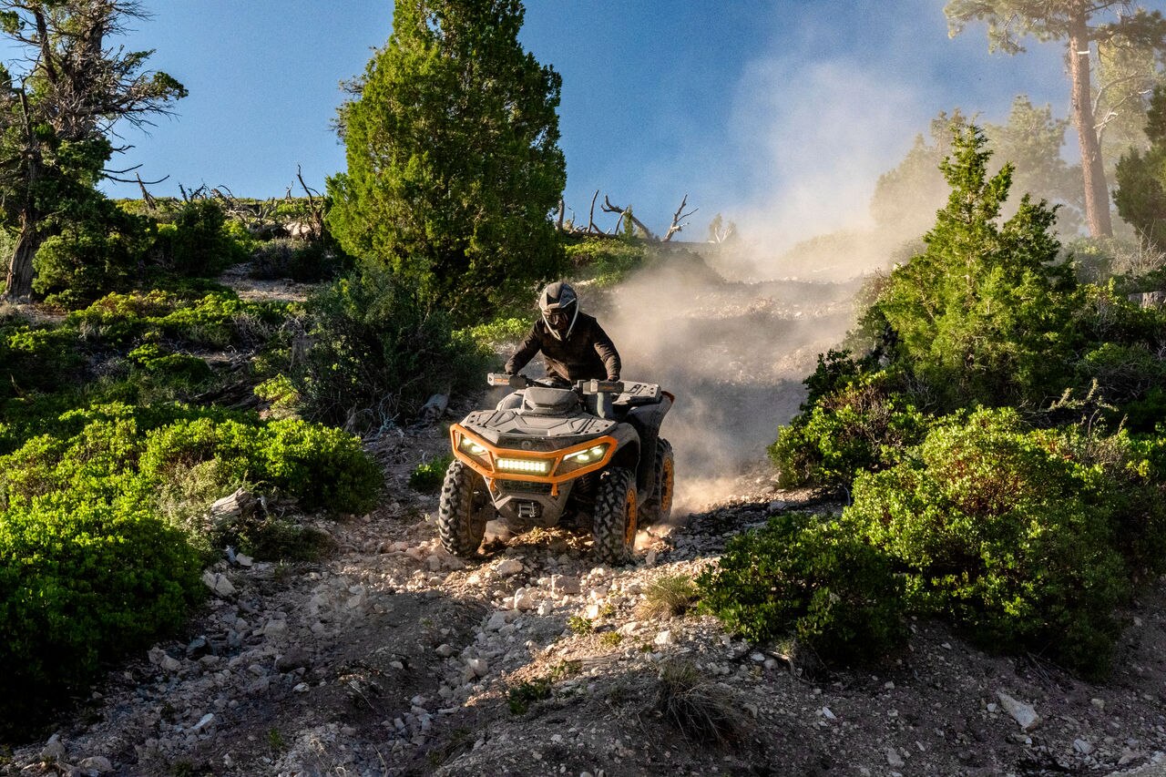 Outlander XT-P in a trail