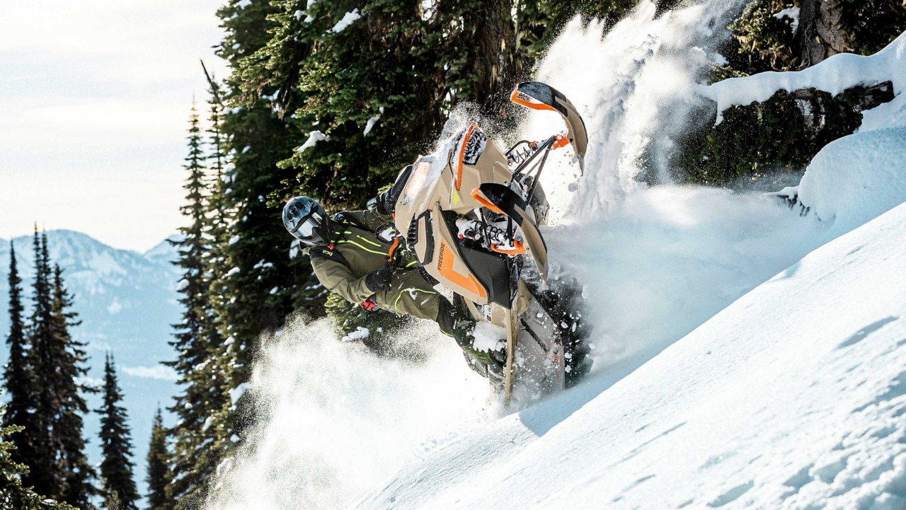 2022 Ski-Doo Freeride: wheelies in Deep-Snow