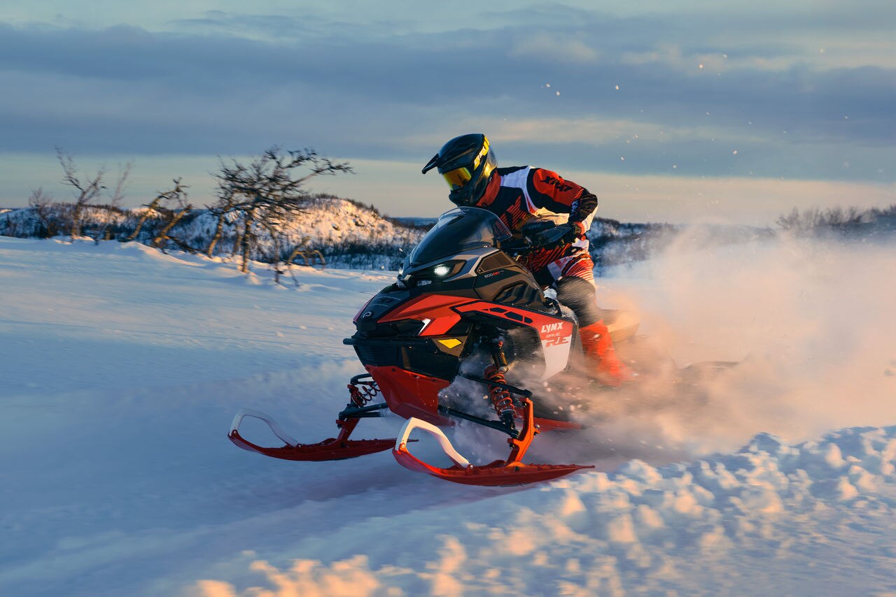 Lynx Rave RE 2027 snowmobile cornering on bumpy trail