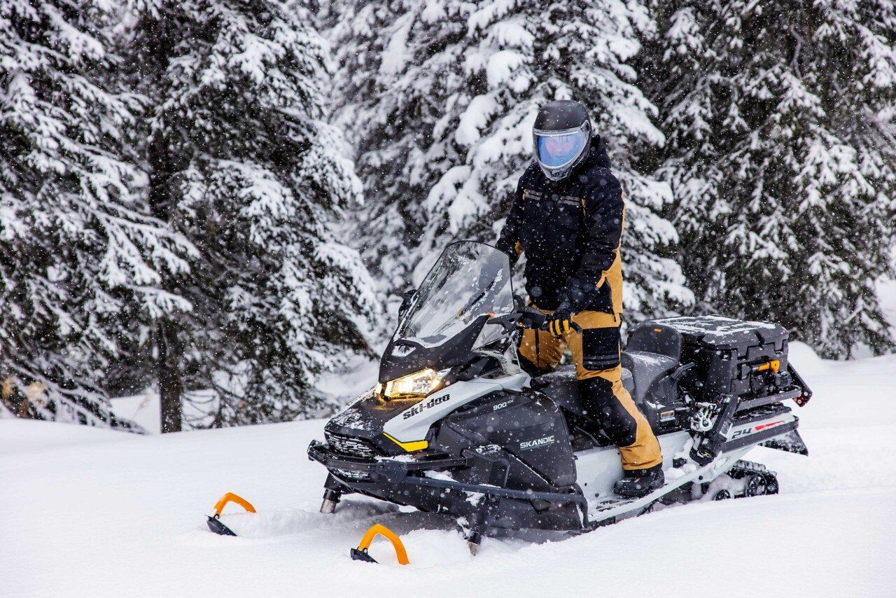 Man standing on a Ski-Doo Skandic SE