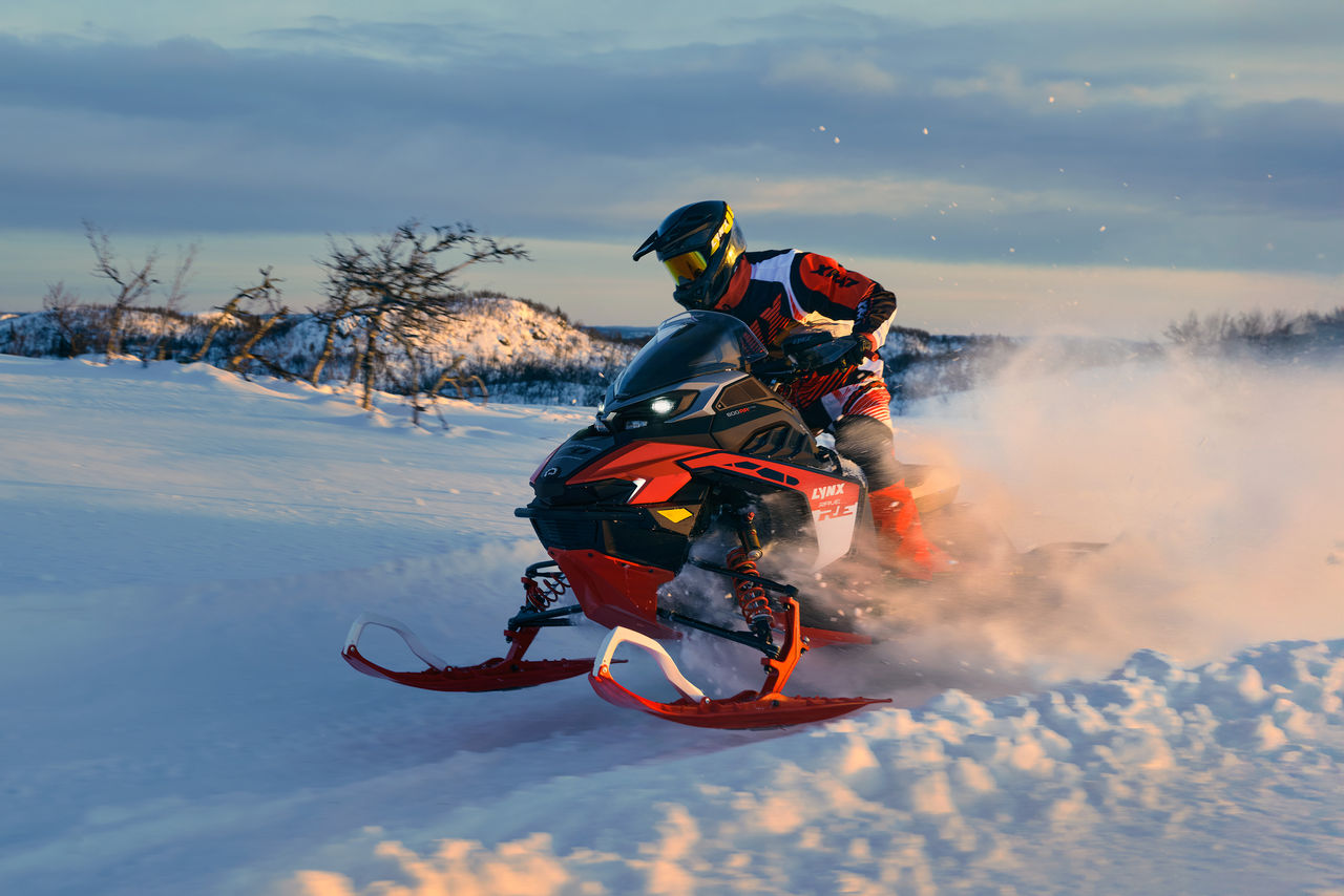 Lynx Rave RE 2027 snowmobile cornering on bumpy trail
