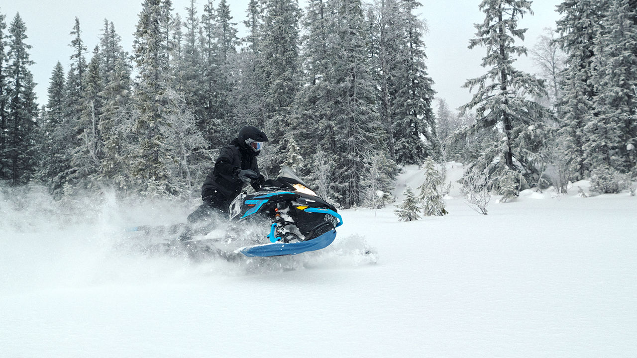 Lynx Commander RE snowmobile riding in deep snow