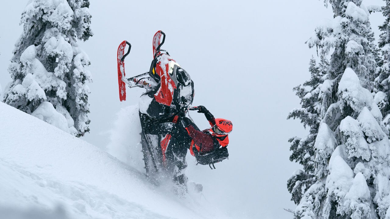 Lynx Shredder RE snowmobile lifting skis at mountains
