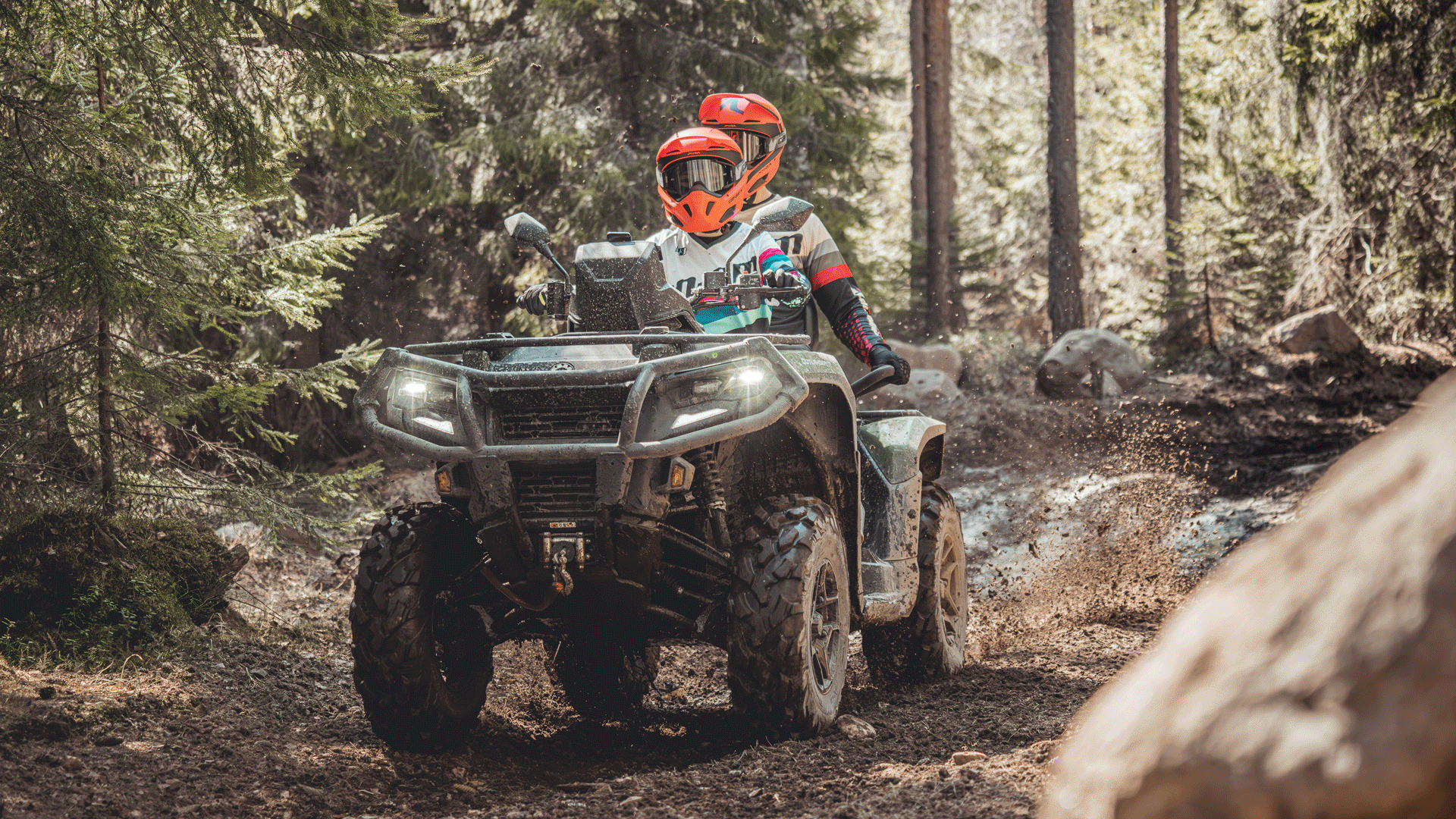 Outlander XT-P in a trail