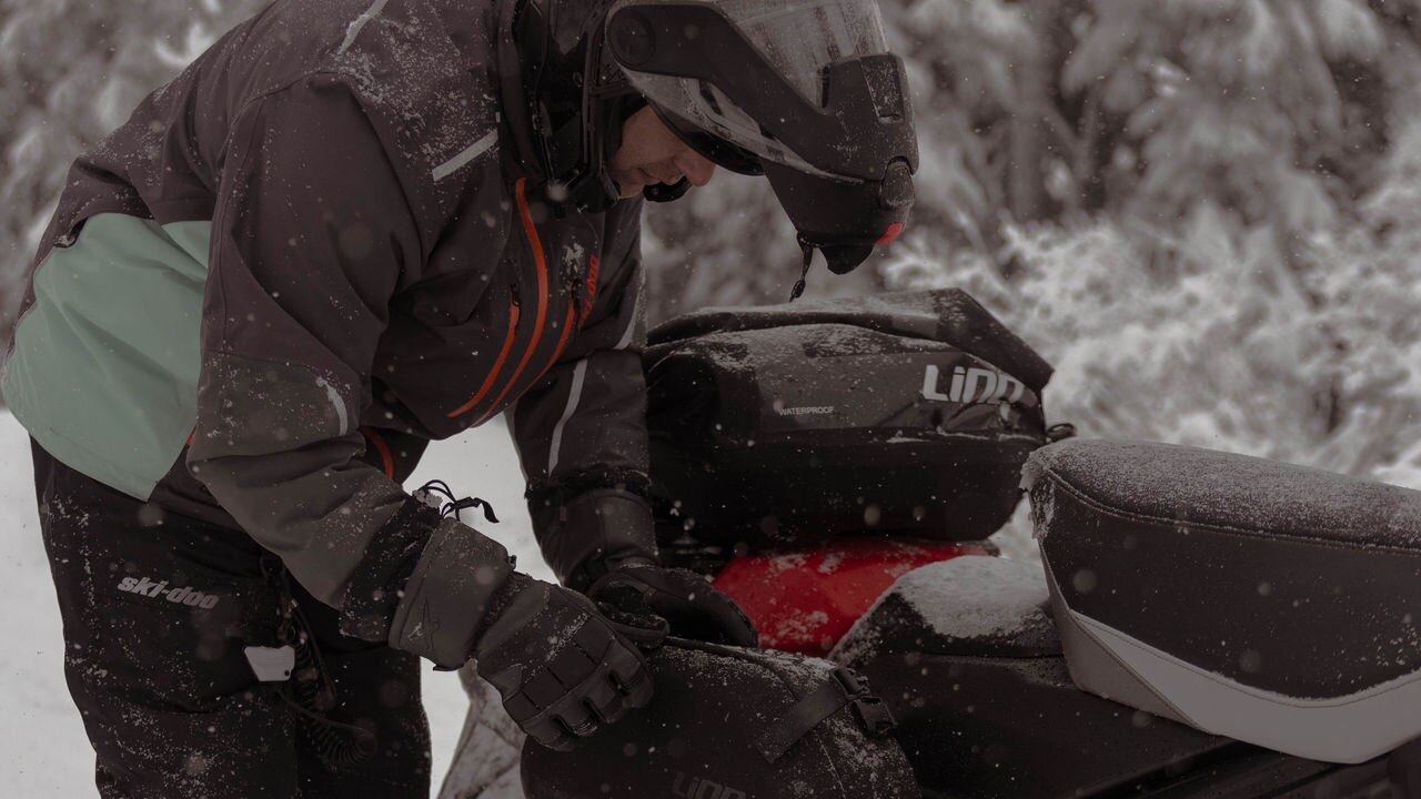 Vozač motornih saonica koristi LinQ torbe za pohranu