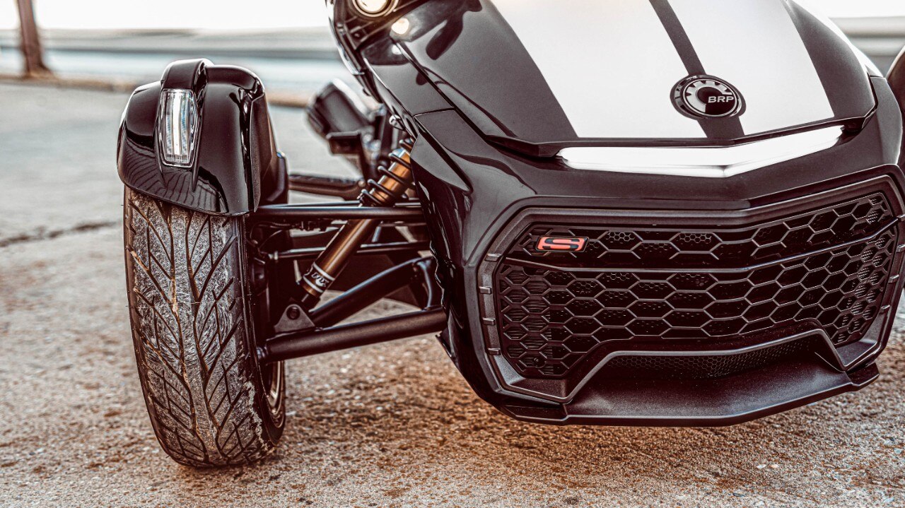 Can-Am Spyder F3-S motor eleje
