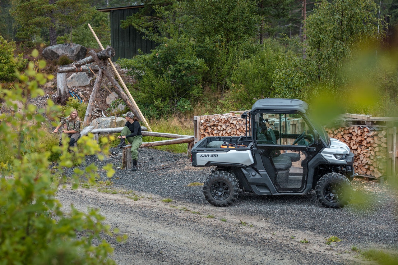 Maja Odden chatting with a friend next to Can-Am Traxter