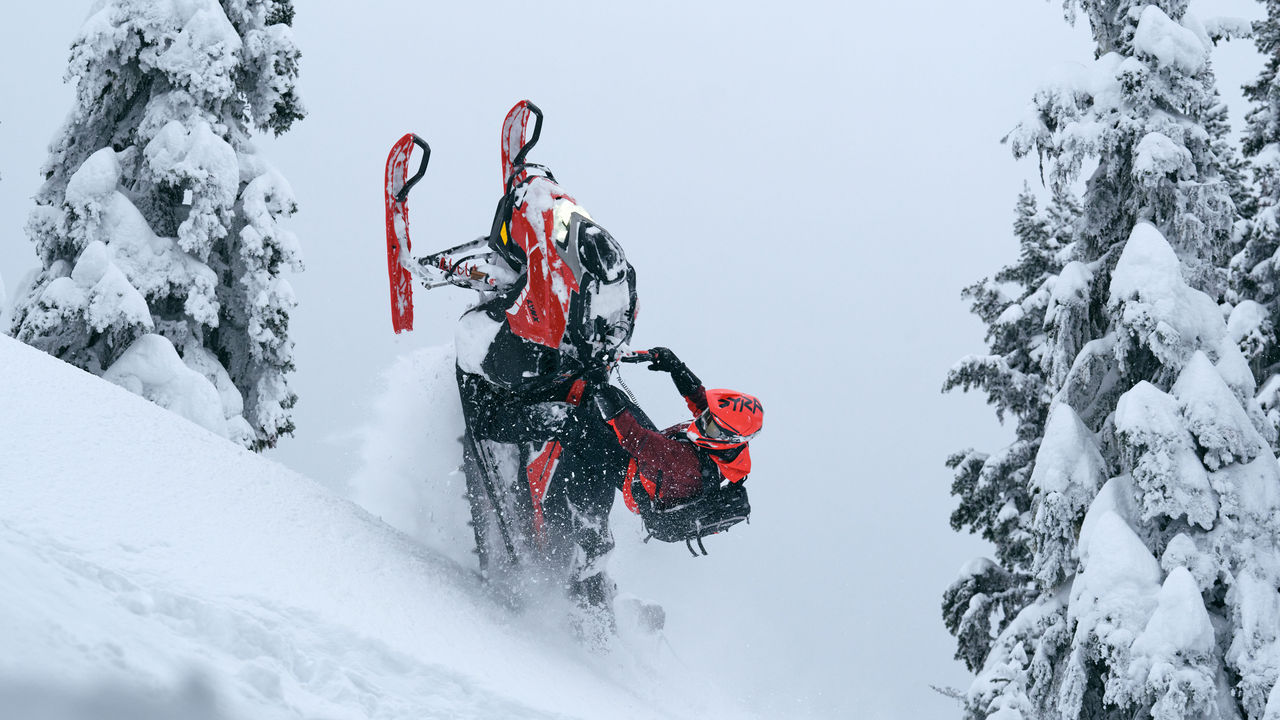 Lynx Shredder RE snowmobile lifting skis at mountains