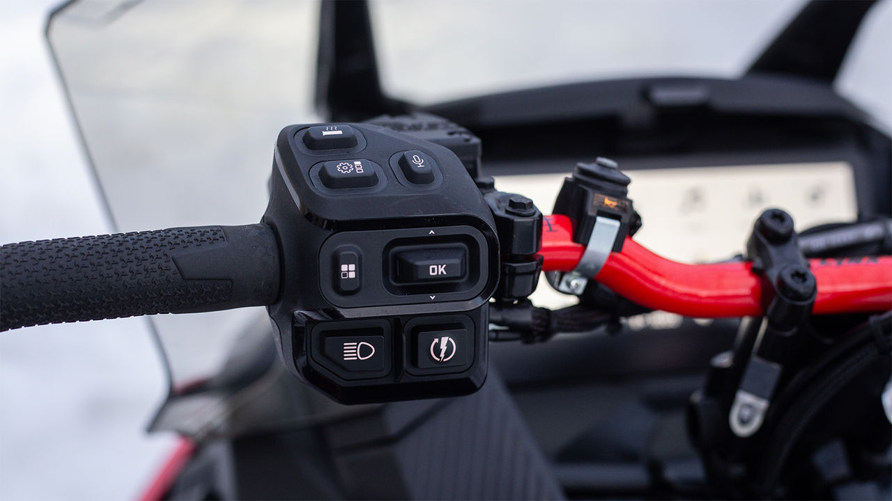 Left hand control module of 10,25'' display in Lynx Rave RE snowmobile
