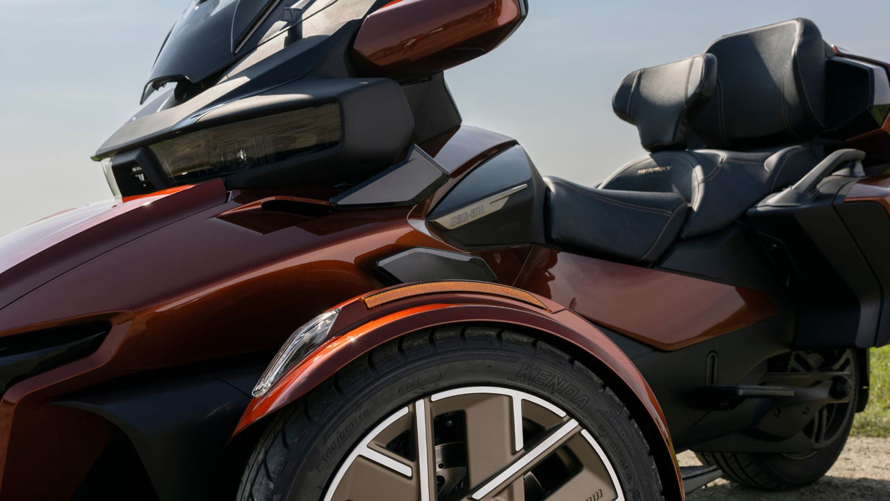 Close up of the Can-Am Spyder RT's Liquid Titanium parts and trims