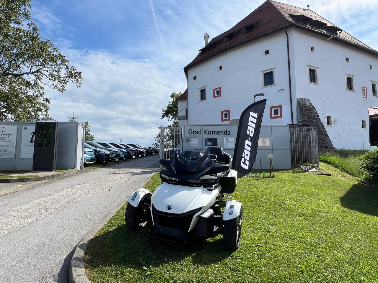 Poslovni avto leta 2025 - Can-Am promocija Ski&Sea