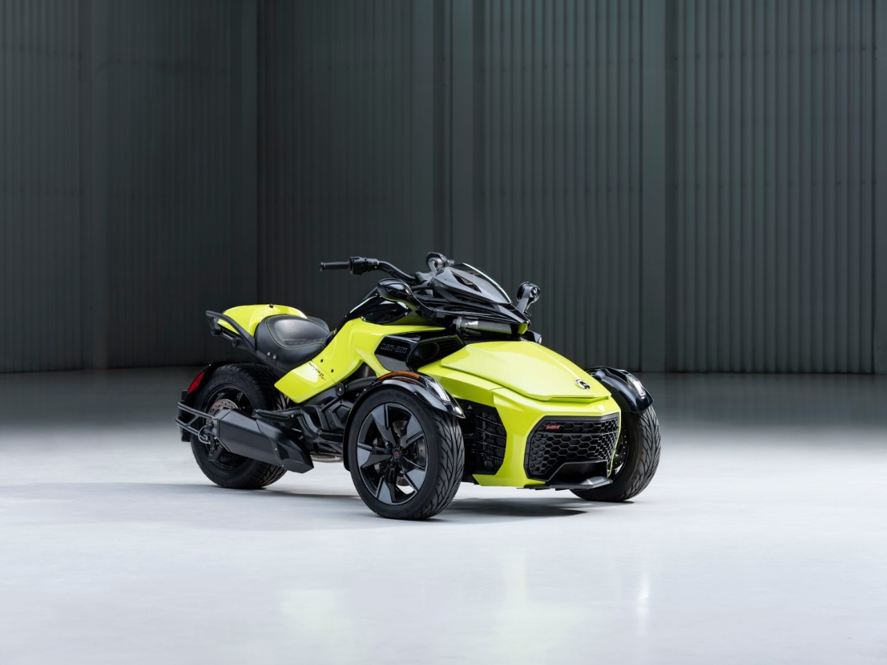Can-Am Spyder na cesti