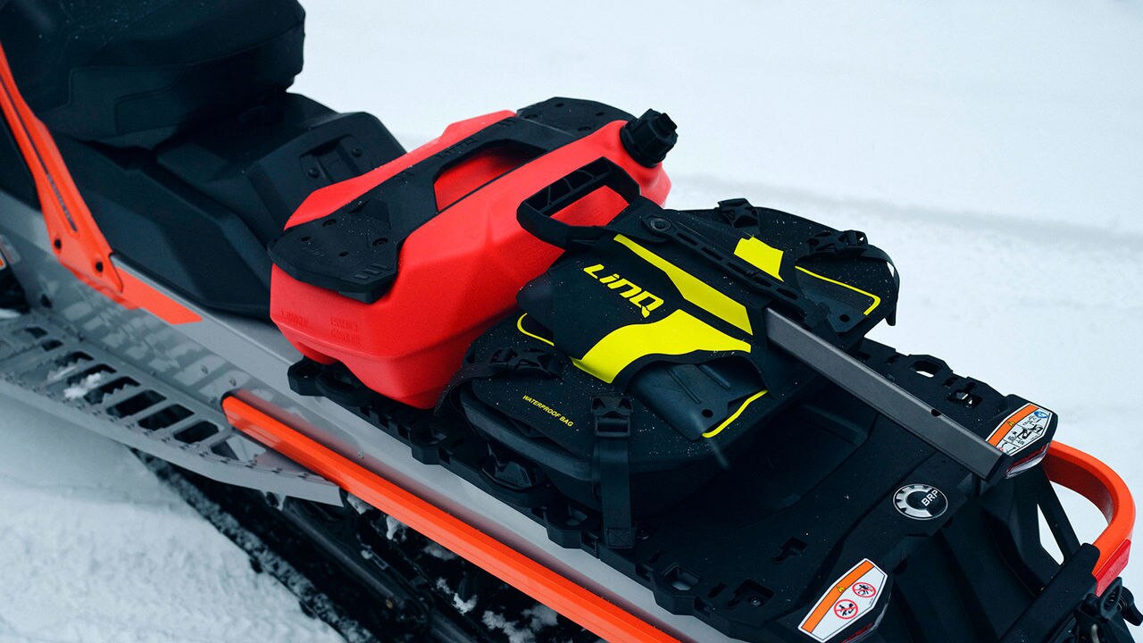 Dodatki LinQ, nameščeni v motorne sani Lynx 49 Ranger PRO