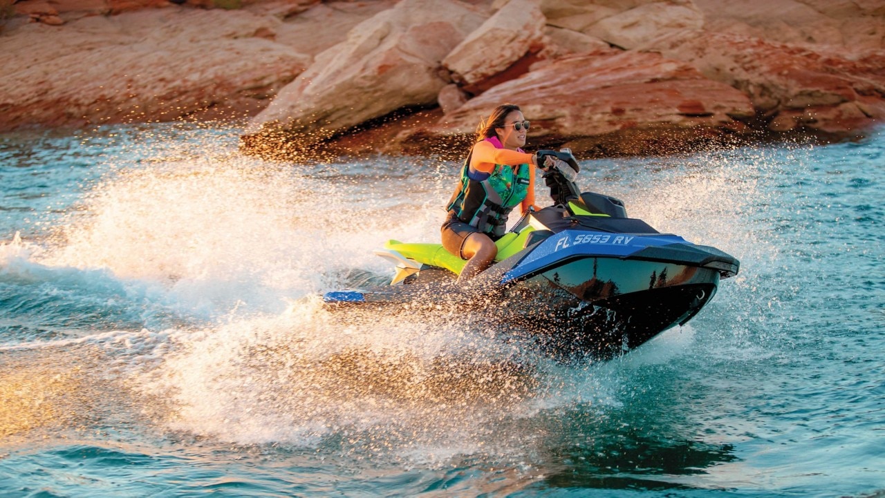 Gratë në një SPARK Sea-Doo