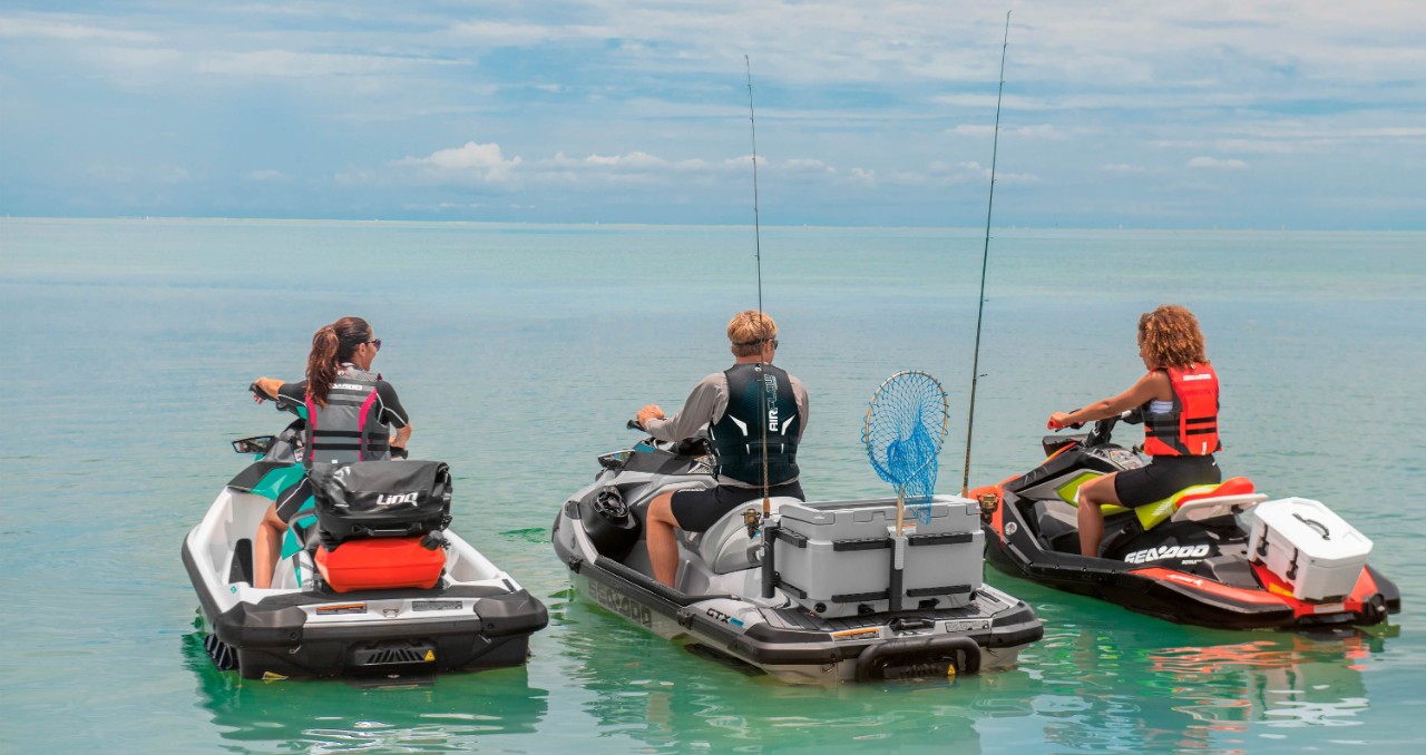 Burra që shijojnë jetën e Sea-Doo