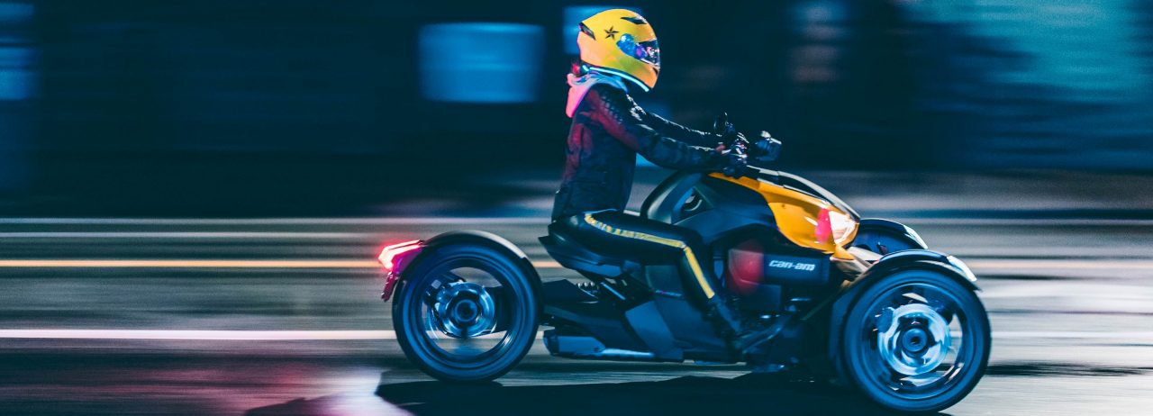 Can-Am Ryker üzerinde kadın sürücü