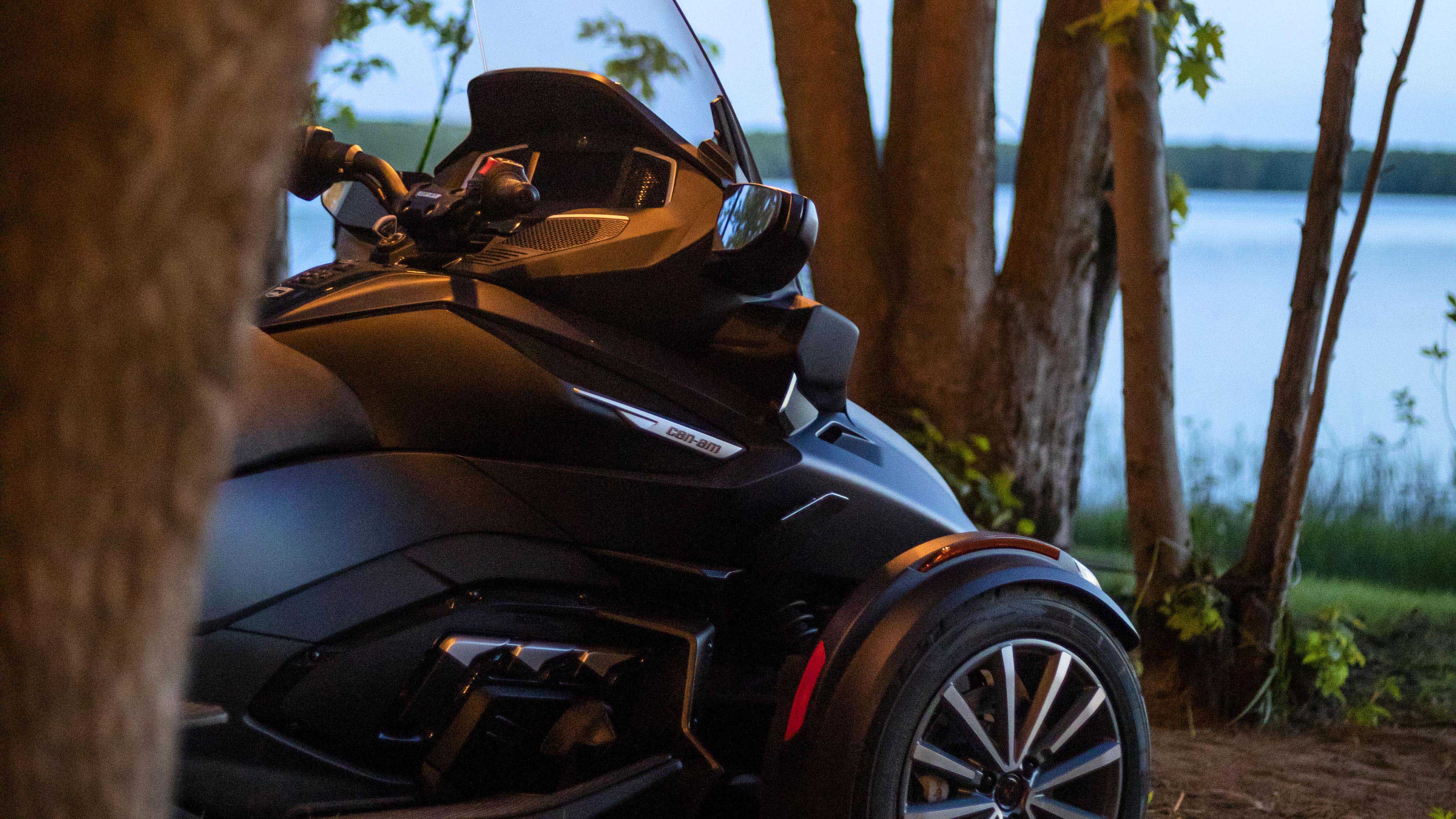 Jazda motocyklem w deszczu – co musisz wiedzieć?