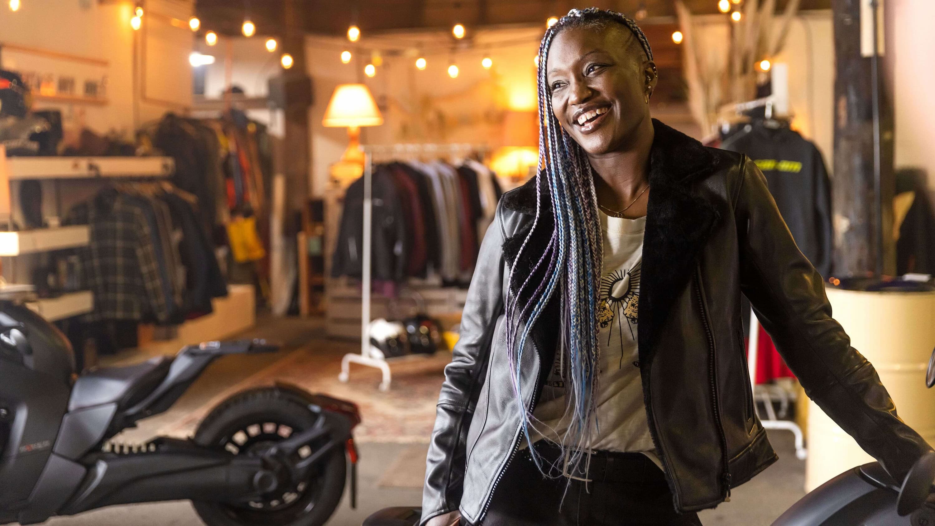 jakie spodnie na motocykl latem