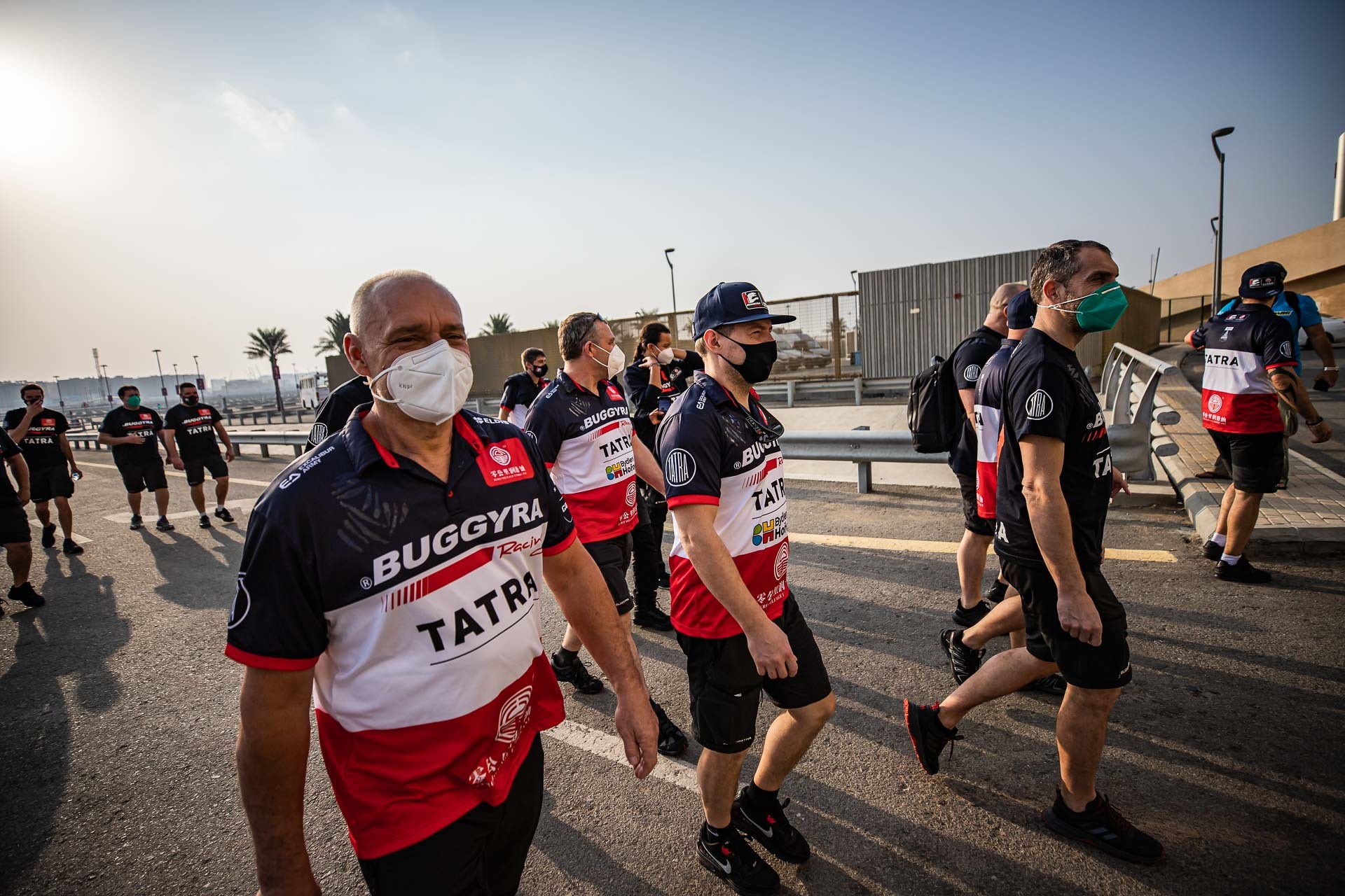 Tým Buggyra Racing je po dvoudenní karanténě v Saudské Arábii