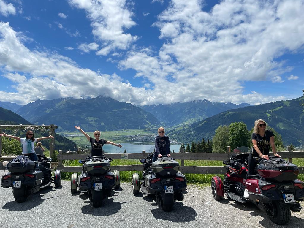 Z alpského jezera Zell am See na Grossglockner