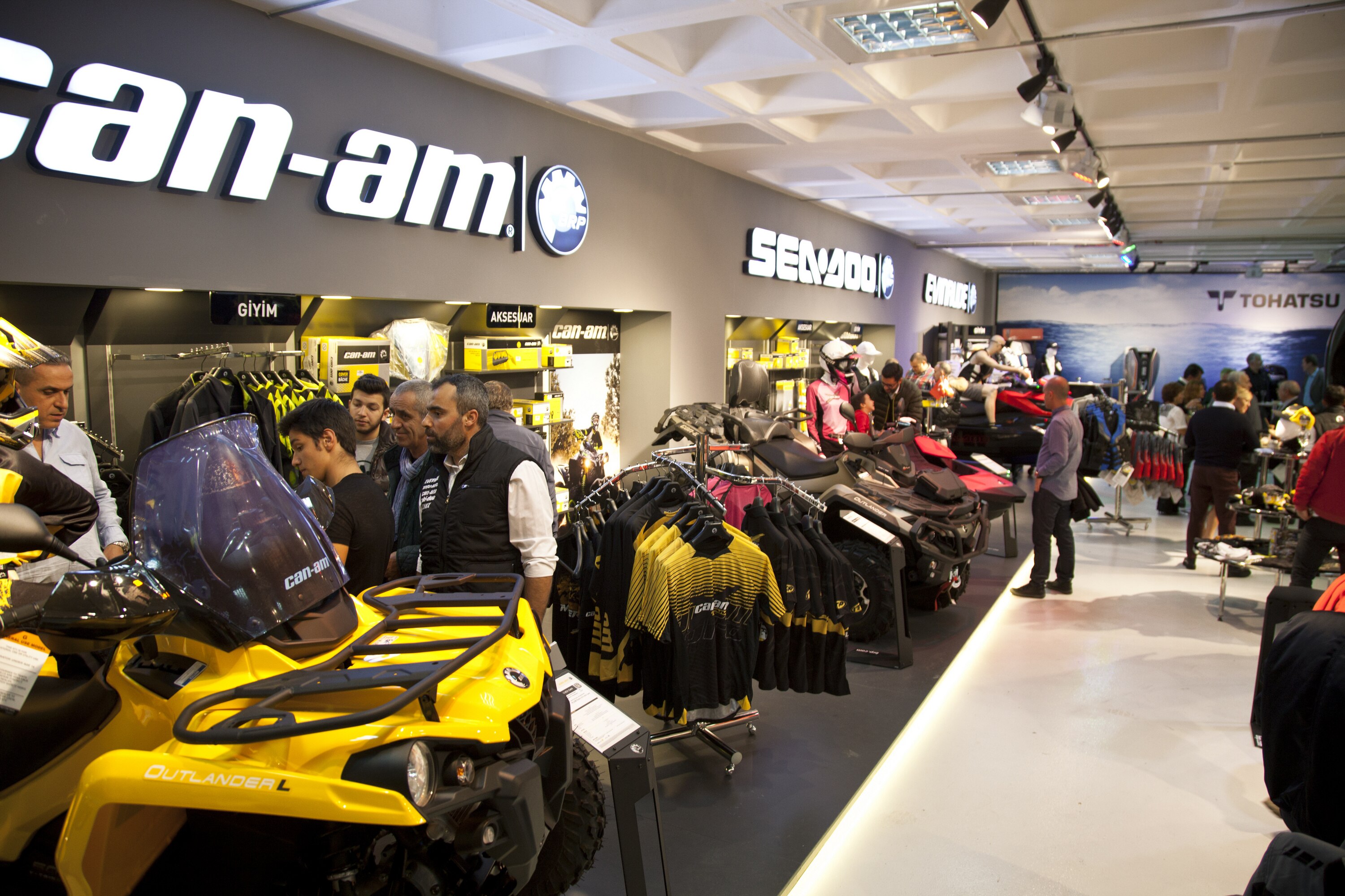 Depar Motor Showroom iç görüntüsü