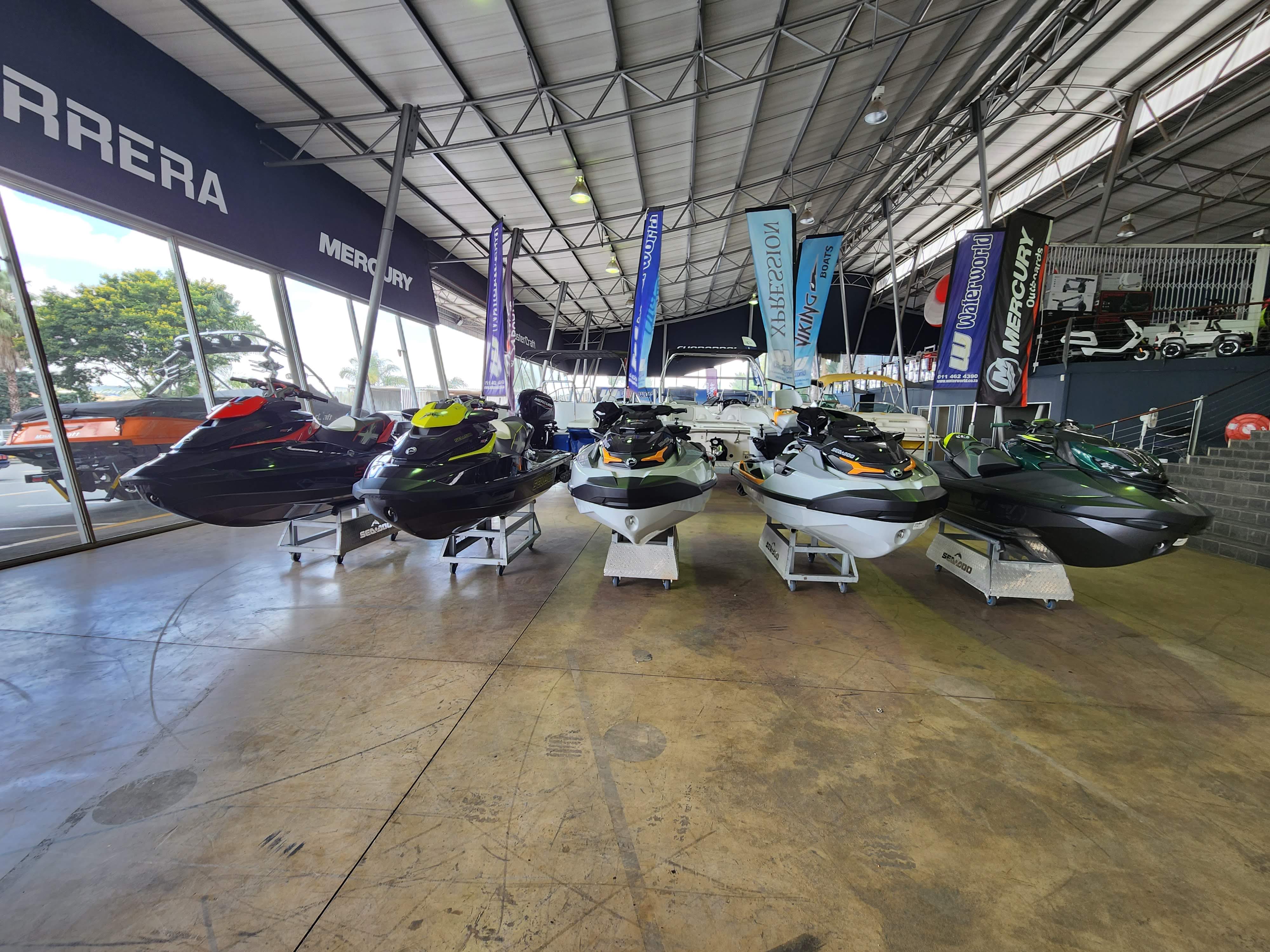 2023 Seadoo jetskis in a row