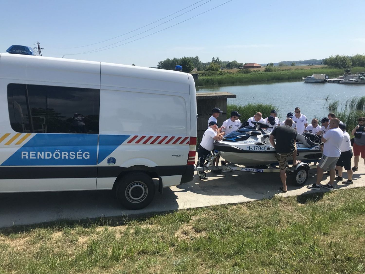 FishPro a Tisza-tavi vízirendőrségnek