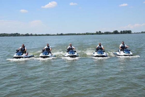 Büszkeség és kihívás a rendőrség jet ski beszállítójának lenni