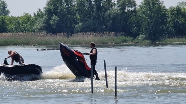 Jet-ski bajnokok voltak a gyermeknapi ajándékok Kiskörén