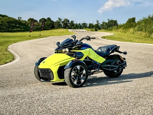 Hórobogózás aszfalton – Can Am Spyder F3