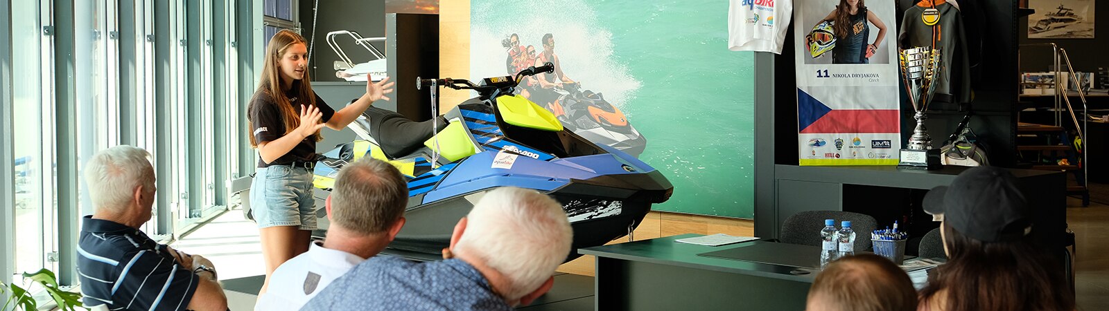 Nikola Dryjáková představuje posluchačům Sea-Doo SPARK.