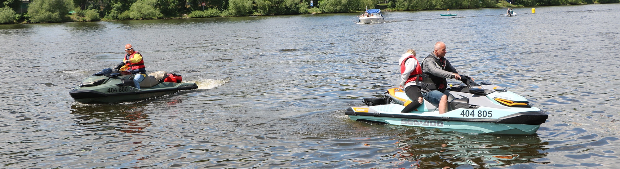 Vodní skútry Sea-Doo na Vltavě v Praze.