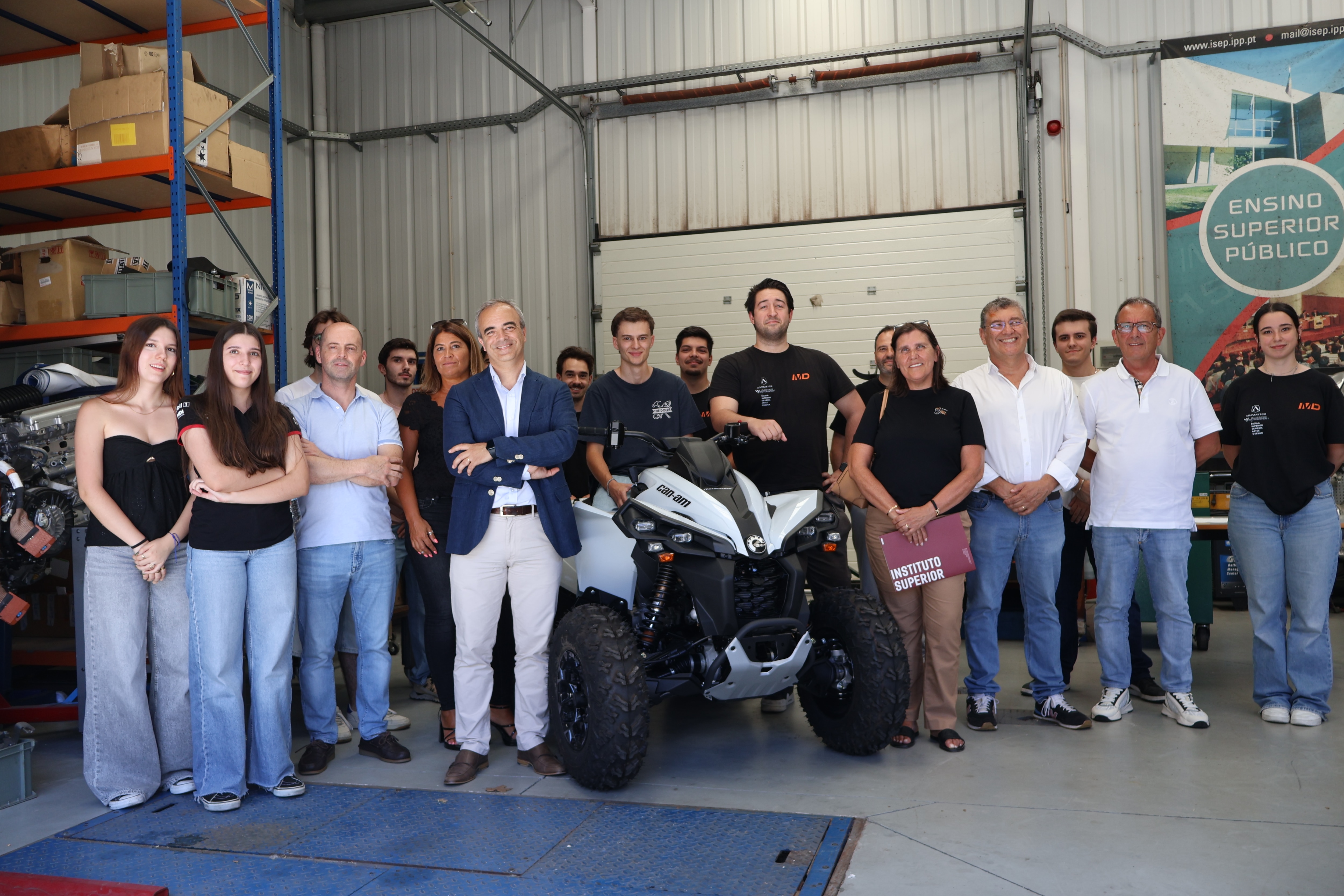 ISEP RECEBE DOAÇÃO DE ATV CAN-AM DA MILFA PARA FORMULA STUDENT