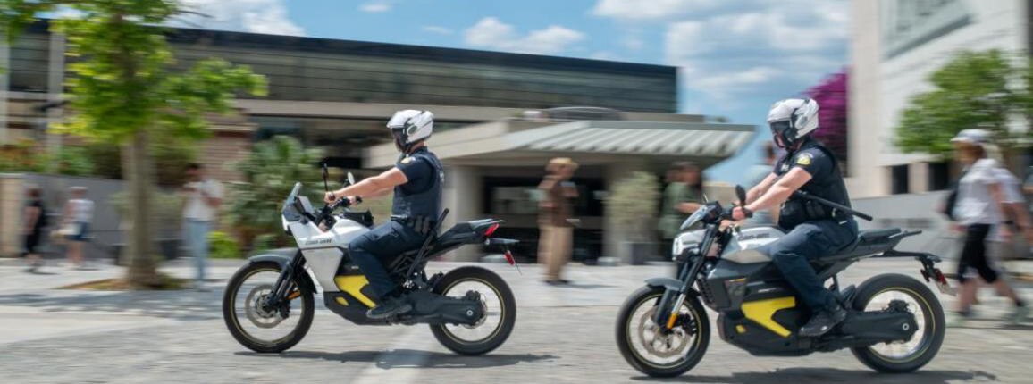 Οι αθόρυβες περιπολίες της ΕΛ.ΑΣ. στην Ακρόπολη – Με τις ηλεκτρικές μοτοσυκλέτες της Can-Am 
