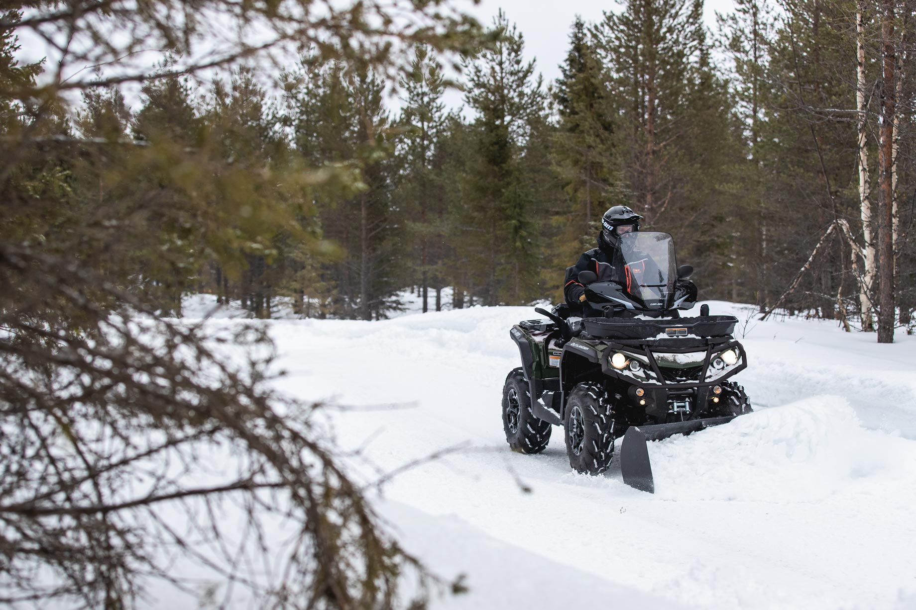 štvorkolka can-am outlander s pluhom promount