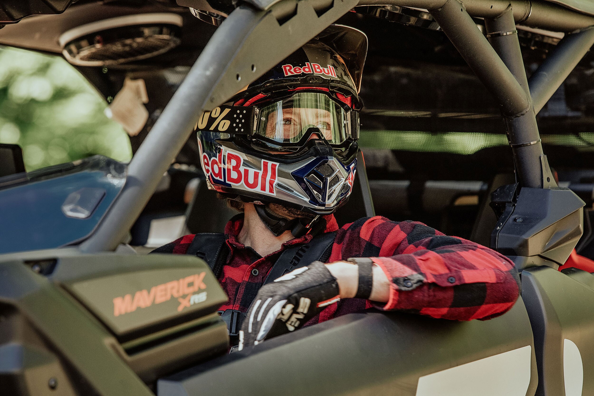 Travis Pastrana vo vnútri svojho Maverick Xrs