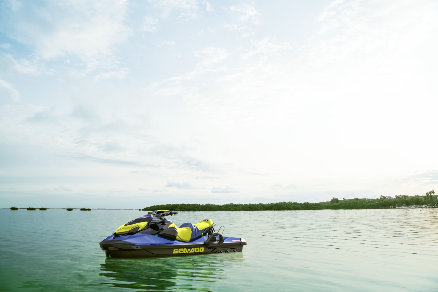 Familja duke hipur në një zgjim Sea-Doo 170