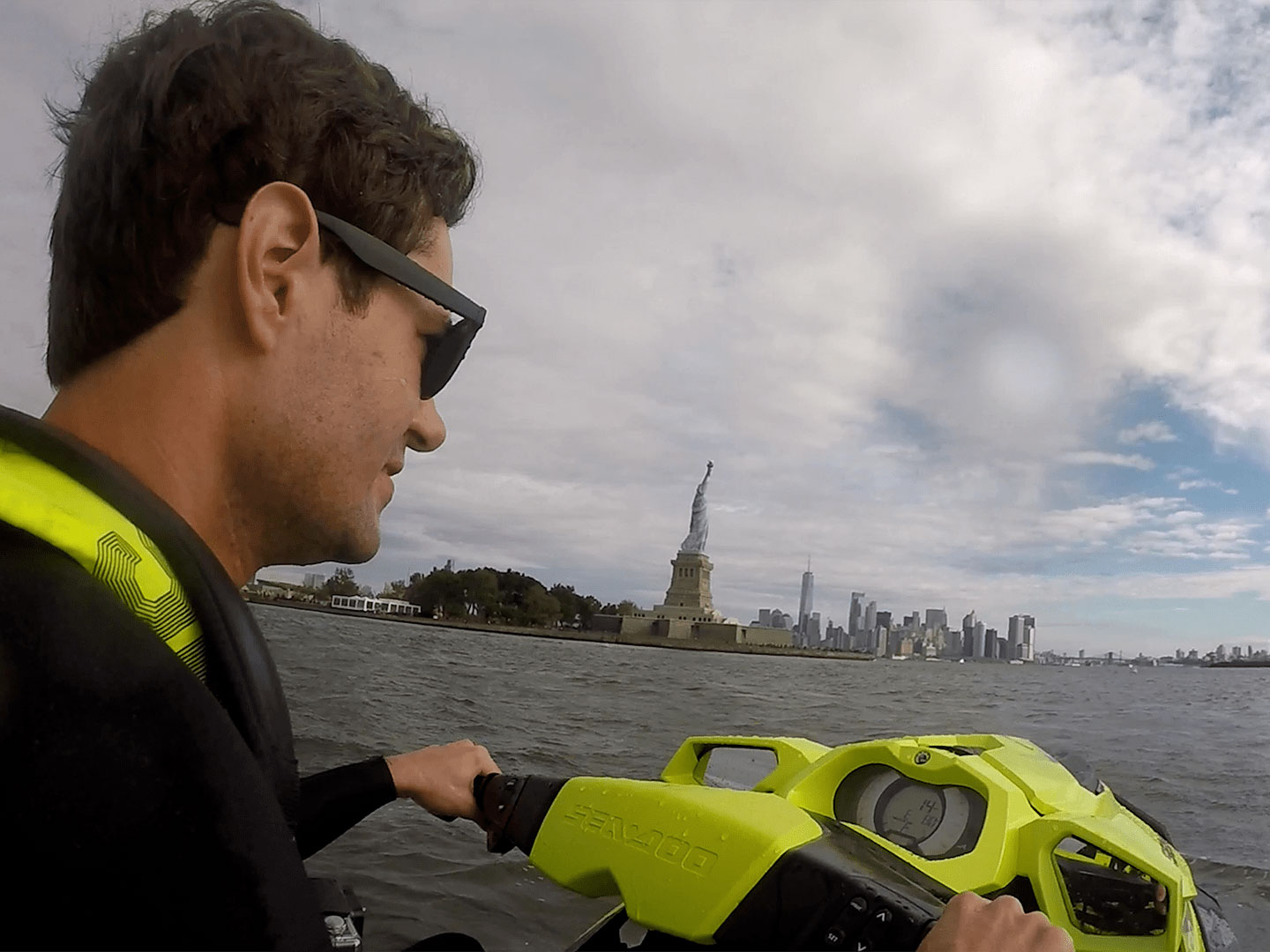  Cum își trăiește David Pike viața Sea-Doo în New York