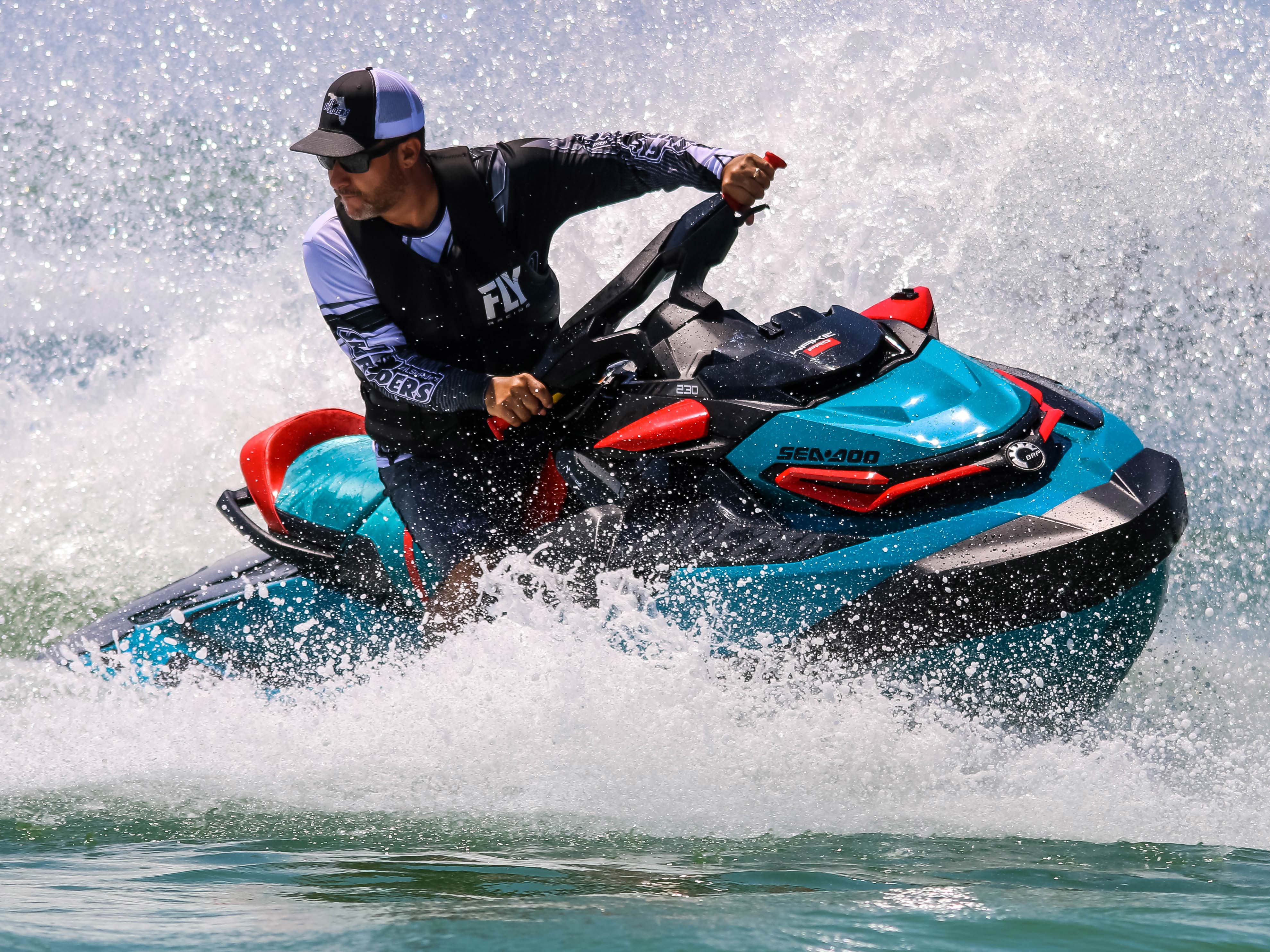 Randy Cabrera si užívá jízdu na Sea-Doo