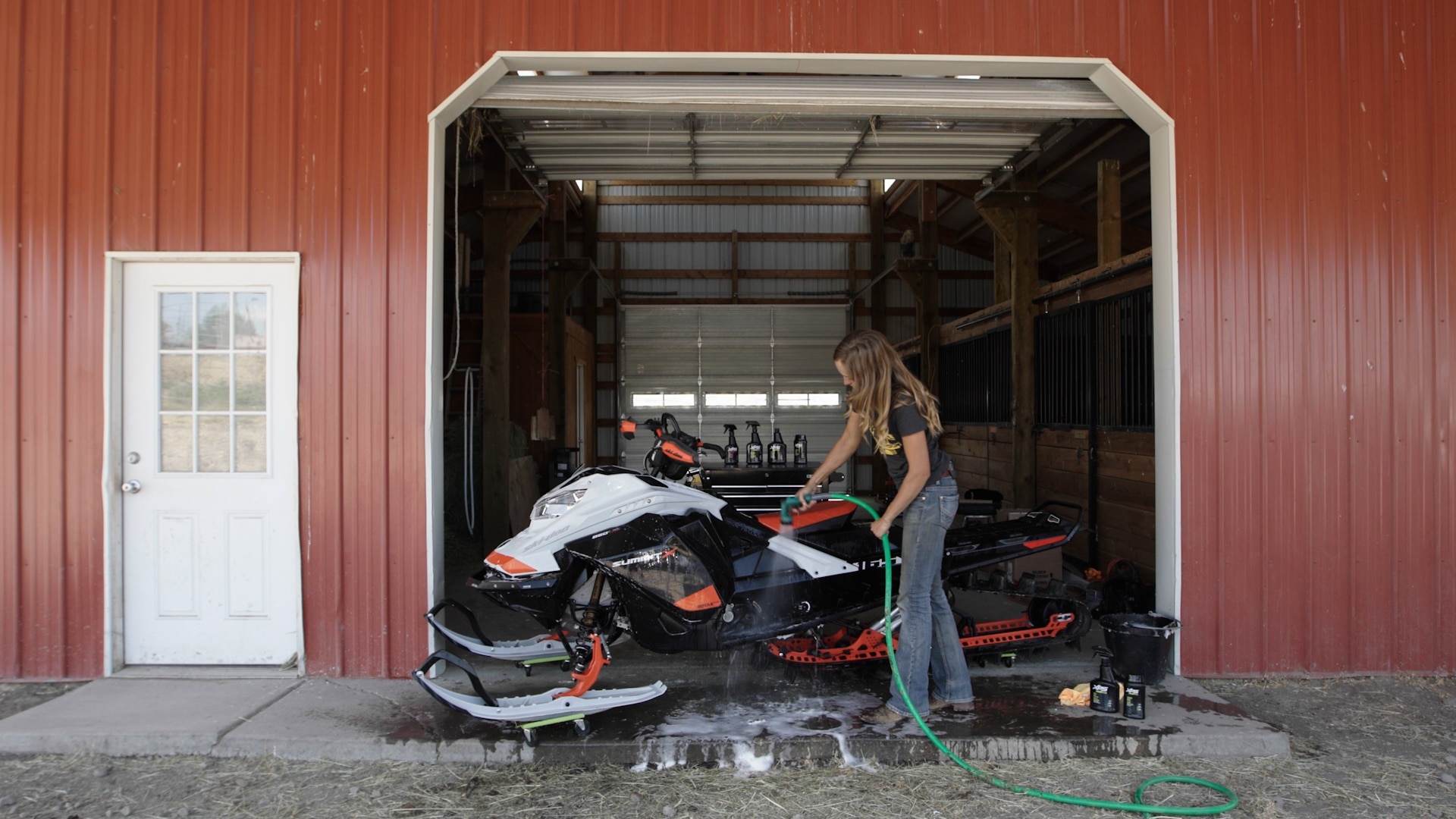 HOW DO I STORE MY SKI-DOO SNOWMOBILE FOR THE SUMMER?