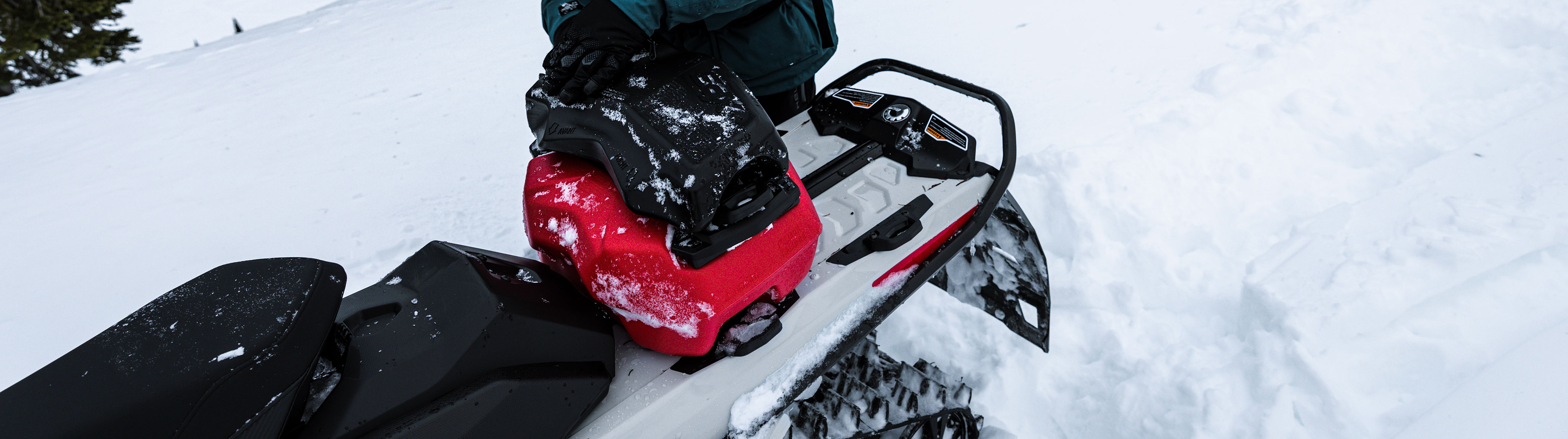 TOP 5 MUST-HAVE SNOWMOBILING ACCESSORIES FOR THE BACKCOUNTRY