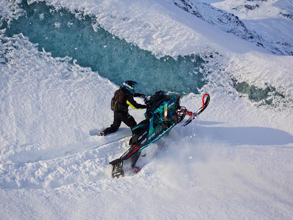 Ski-Doo Ambassador Ashley Chaffin Snowmobile Motorne Sanjke Amabsador