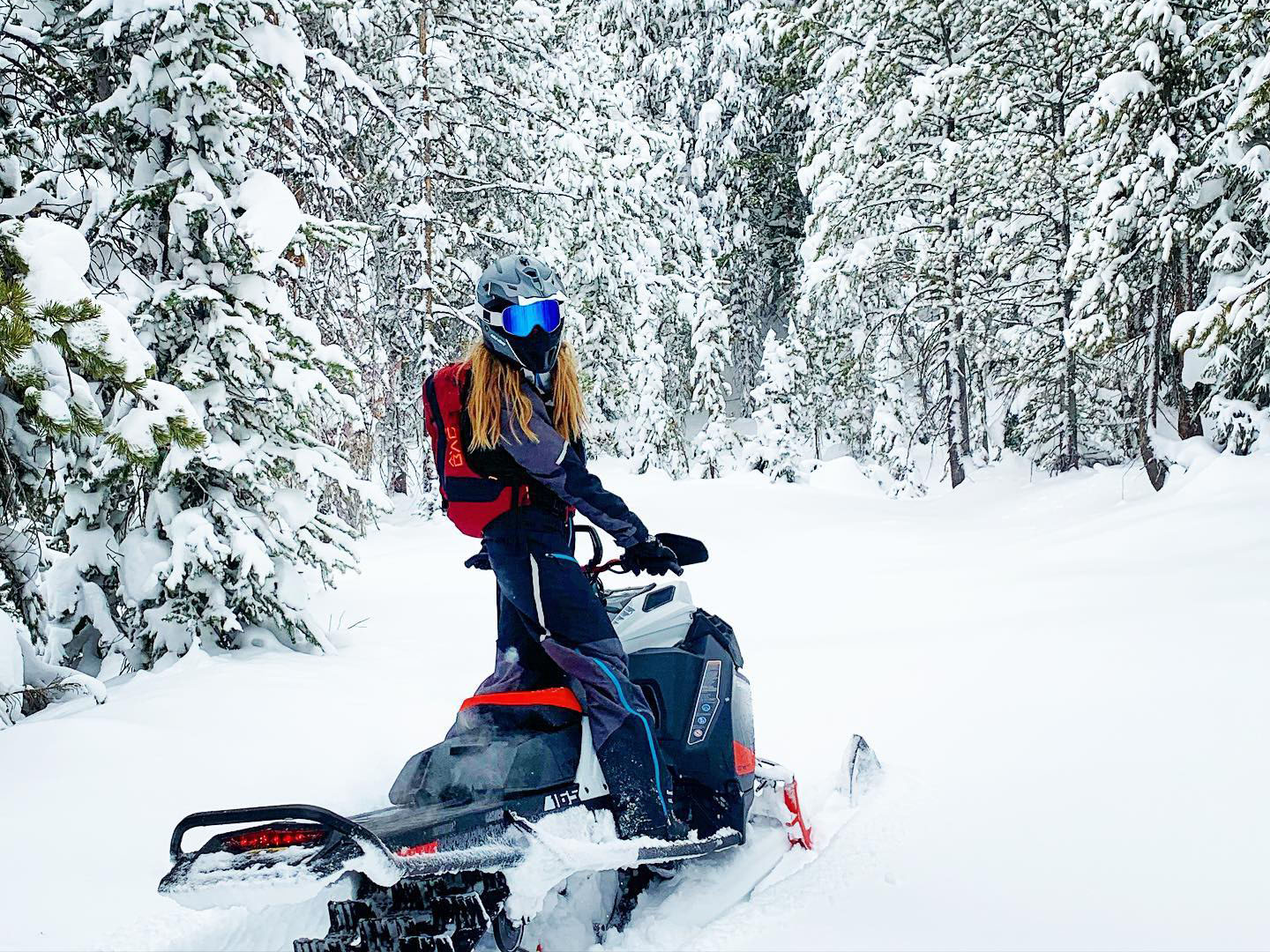 Ski-Doo Ambassador Stefanie Dean Snowmobile Motorne Sanjke Amabsador