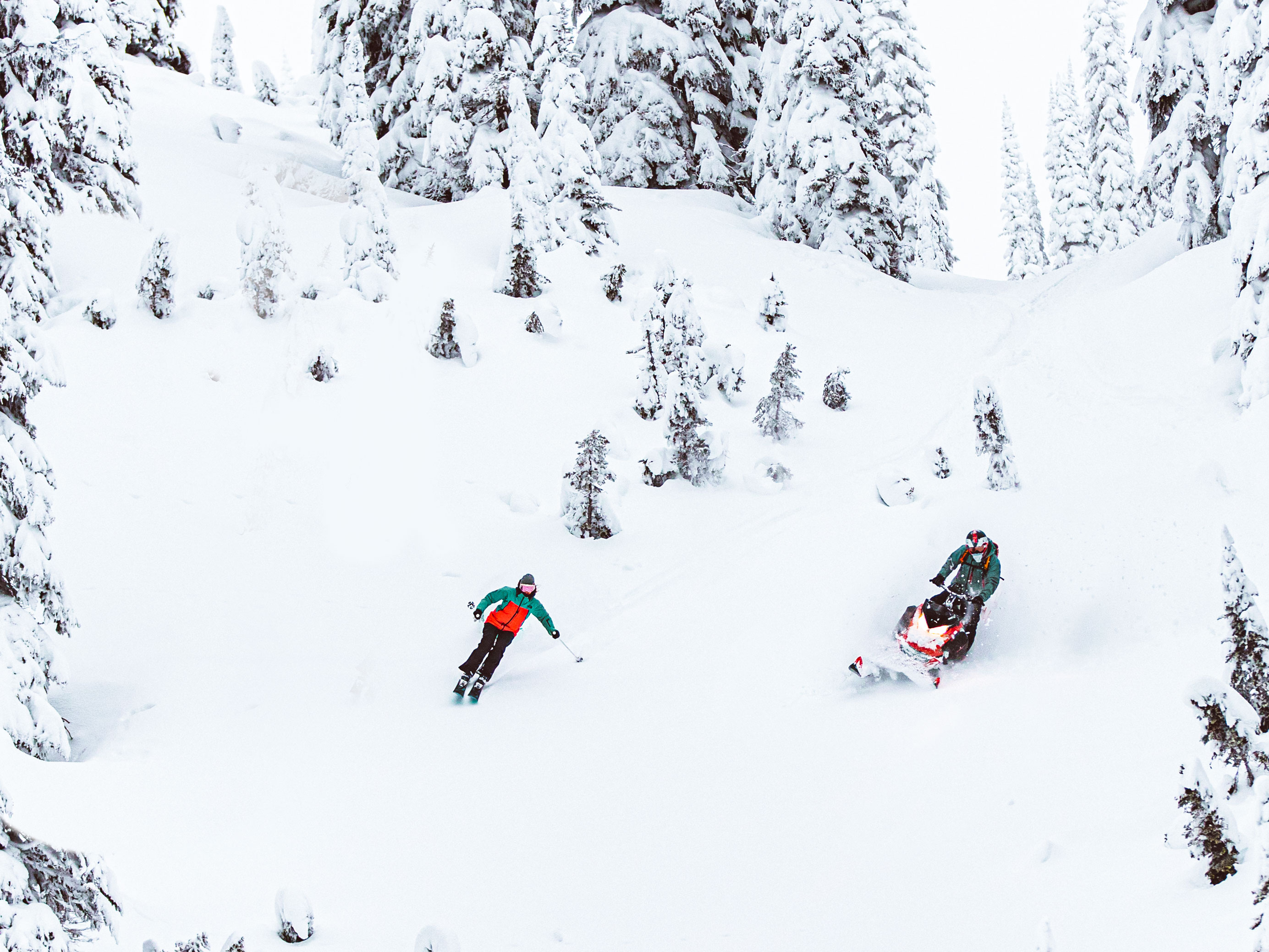 Ski-Doo Ambassador Tatum Monod Snowmobile Motorne Sanjke Amabsador