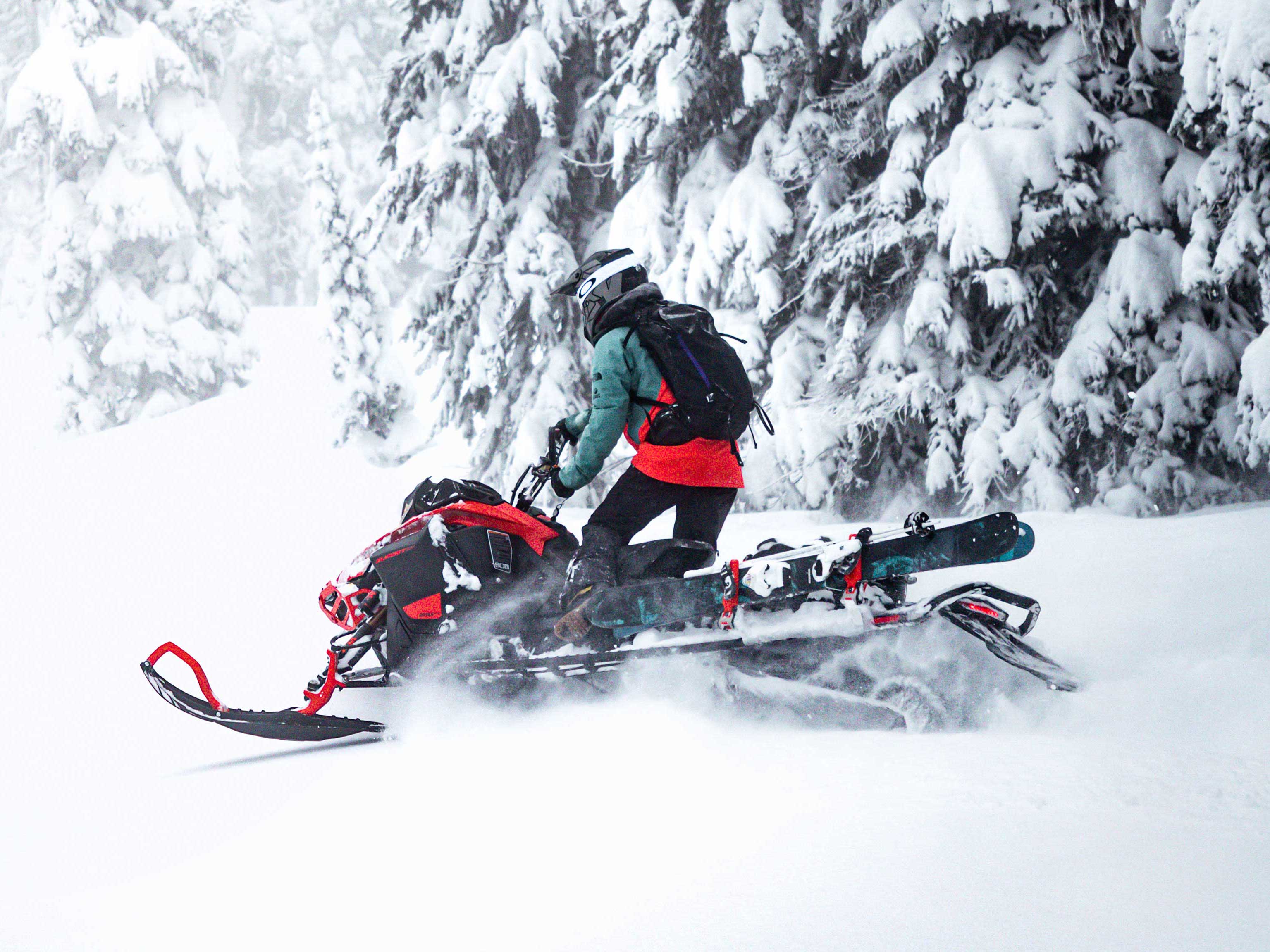 Ski-Doo Ambassador Tatum Monod Snowmobile Motorne Sanjke Amabsador